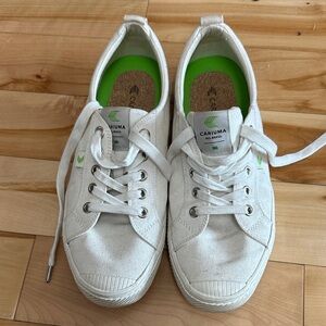 Cariuma White Canvas Shoes